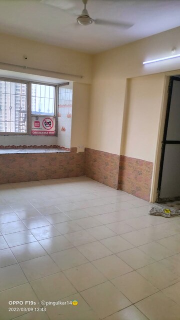 Room in 2 BHK Apartment at Llyod Estate, Wadala – for Rent