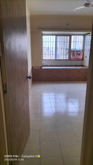 Room in 2 BHK Apartment at Llyod Estate, Wadala – for Rent