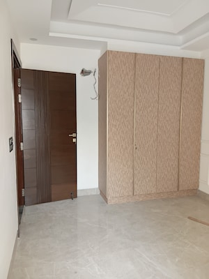 Room in 3.5 BHK Builder Floor at Sector 28 – for Sale