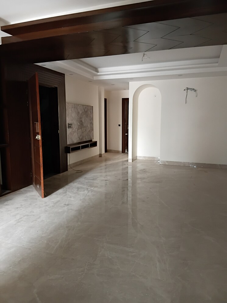 undefined, sector 28 3.5 Bedroom 250 Sq.Yd. Builder Floor In Sector 28 Faridabad 9601123