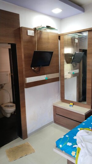 Room in 1 BHK Apartment at Green Square, Kasarvadavali – for Rent