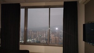 Room in 3 BHK Apartment at Oberoi Realty Esquire, Goregaon East – for Rent