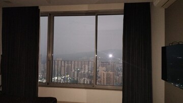 Room in 3 BHK Apartment at Oberoi Realty Esquire, Goregaon East – for Rent