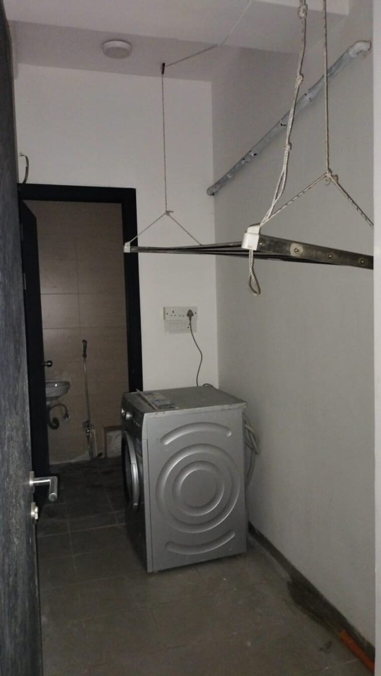 Bathroom, oberoi-realty-esquire 3 Bedroom 1515 Sq.Ft. Apartment In Goregaon East Mumbai 9601090