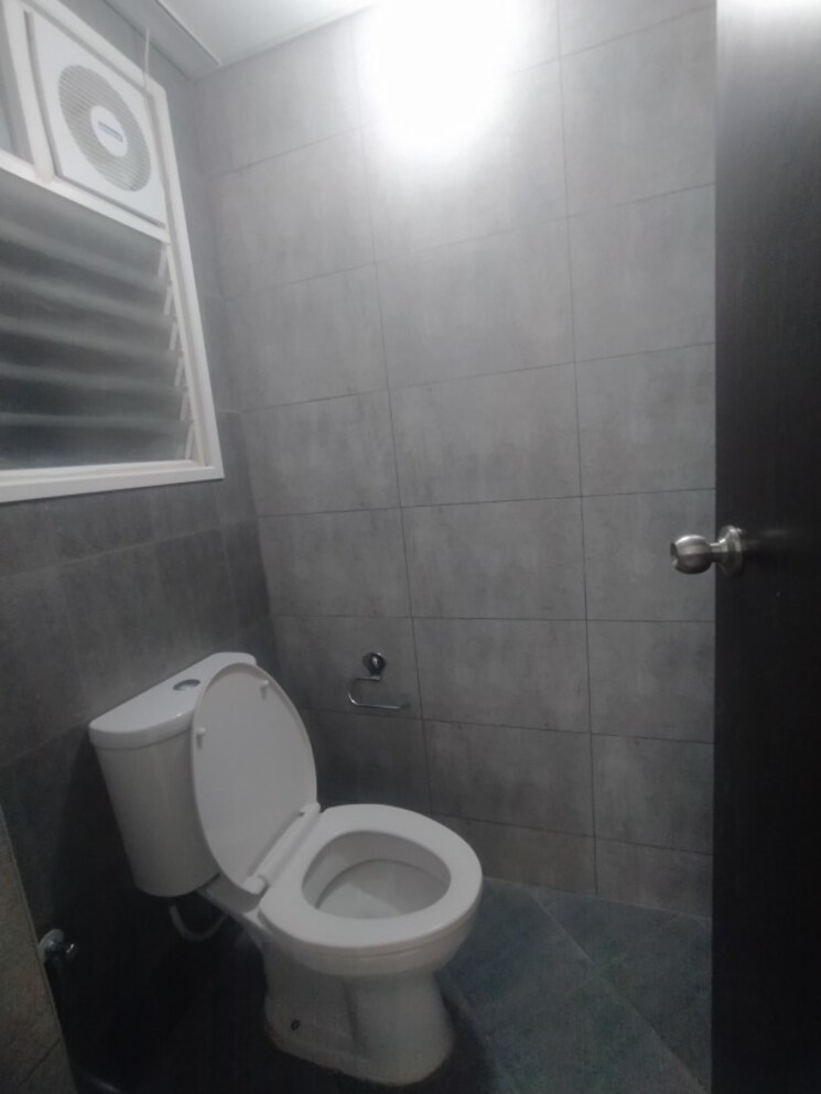 Bathroom, provident-park-square 1.5 Bedroom 750 Sq.Ft. Apartment In Kanakapura Road Bangalore 9601091