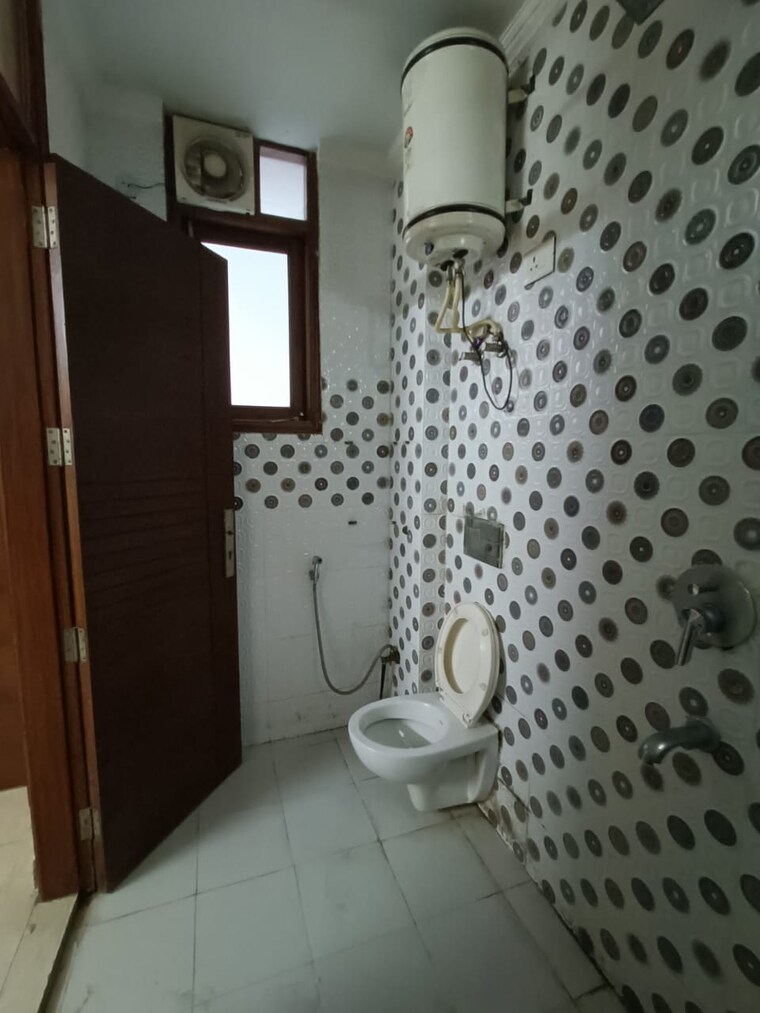 Attached Bathroom, malviya nagar 3 Bedroom 1000 Sq.Ft. Builder Floor In Malviya Nagar Delhi 9601126