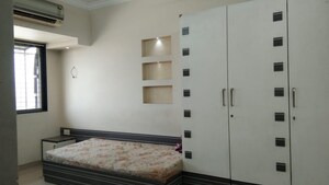 Room in 2 BHK Apartment at Llyod Estate, Wadala – for Rent