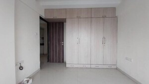 Room in 3 BHK Apartment at DLH Orchid, Andheri West – for Rent