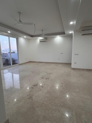 Room in 3 BHK Apartment at Puri Emerald Bay, Sector 104 – for Rent