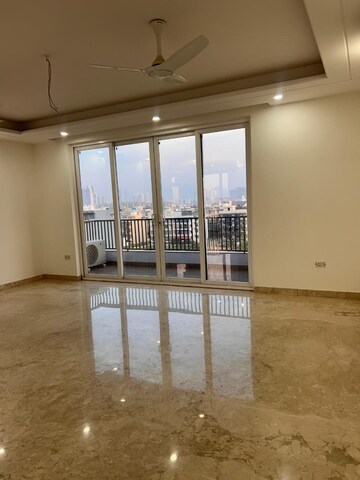 Room in 3 BHK Apartment at Puri Emerald Bay, Sector 104 – for Rent