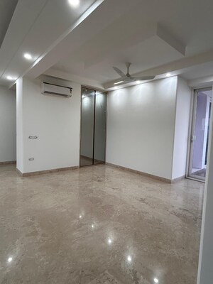 Room in 3 BHK Apartment at Puri Emerald Bay, Sector 104 – for Rent