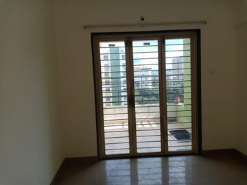 Room in 2 BHK Apartment at Kumar Padmalaya, Aundh – for Rent