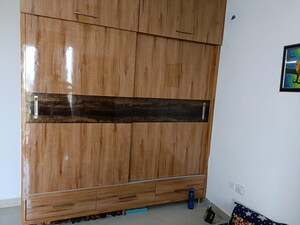 Furnished Amenities in 3 BHK Apartment at Parker White Lily, Sector 8 – for Rent