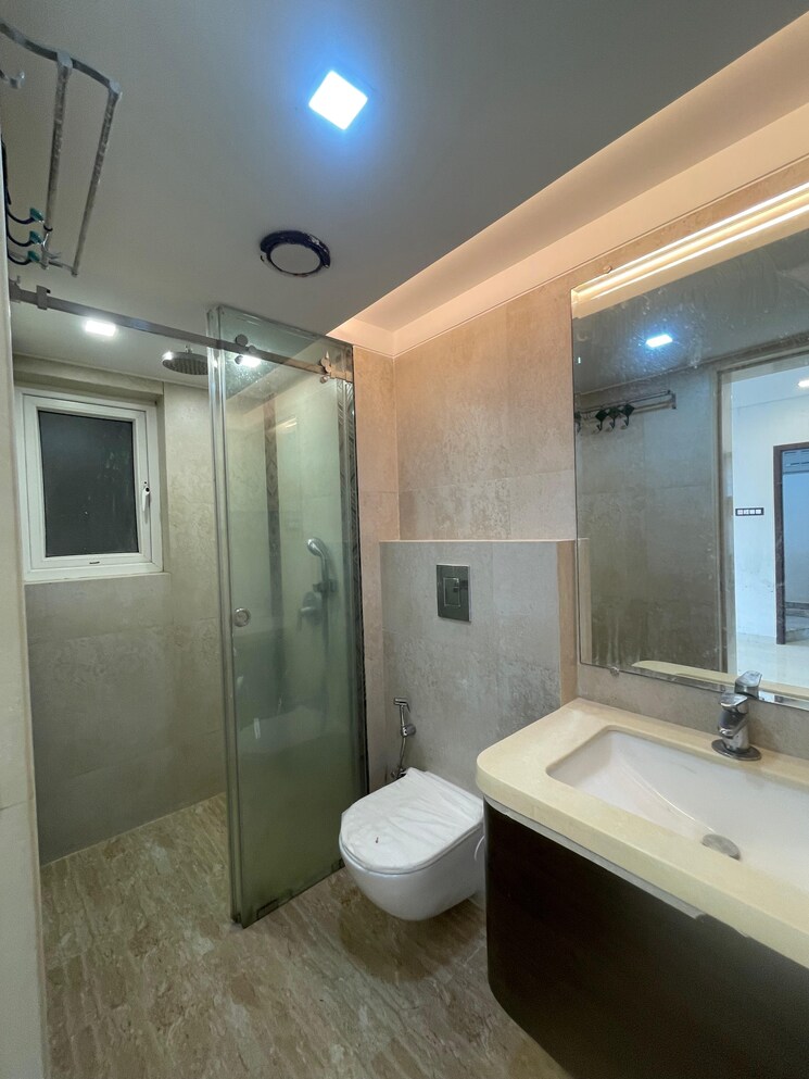 Bathroom, spark-desai-oceanic 4 Bedroom 1714 Sq.Ft. Apartment In Worli Mumbai 9601125