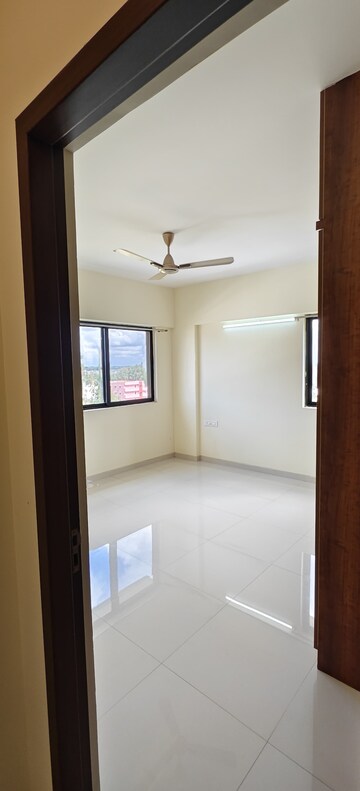 Room in 2 BHK Apartment at Puravankara Palm Beach, Hennur – for Rent