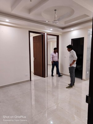 Room in 1 BHK Builder Floor at Saket – for Rent