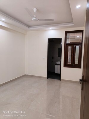 Room in 1 BHK Builder Floor at Saket – for Rent