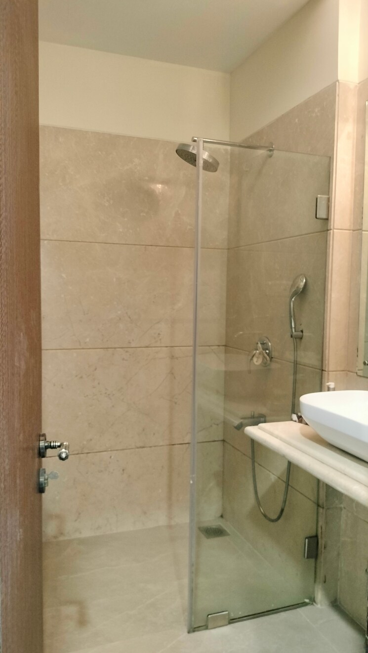 Bathroom, oberoi-realty-woods 5 Bedroom 2100 Sq.Ft. Apartment In Goregaon East Mumbai 9601294