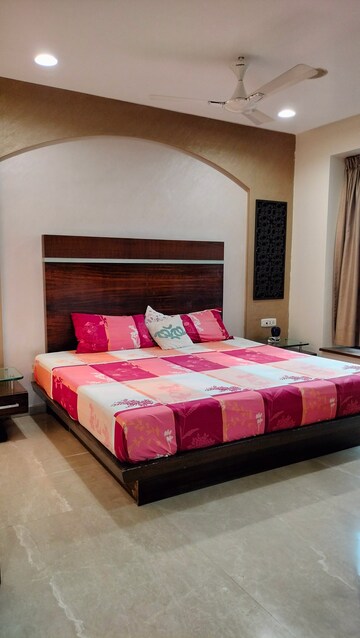 Bedroom in 5 BHK Apartment at Oberoi Realty Woods, Goregaon East – for Rent