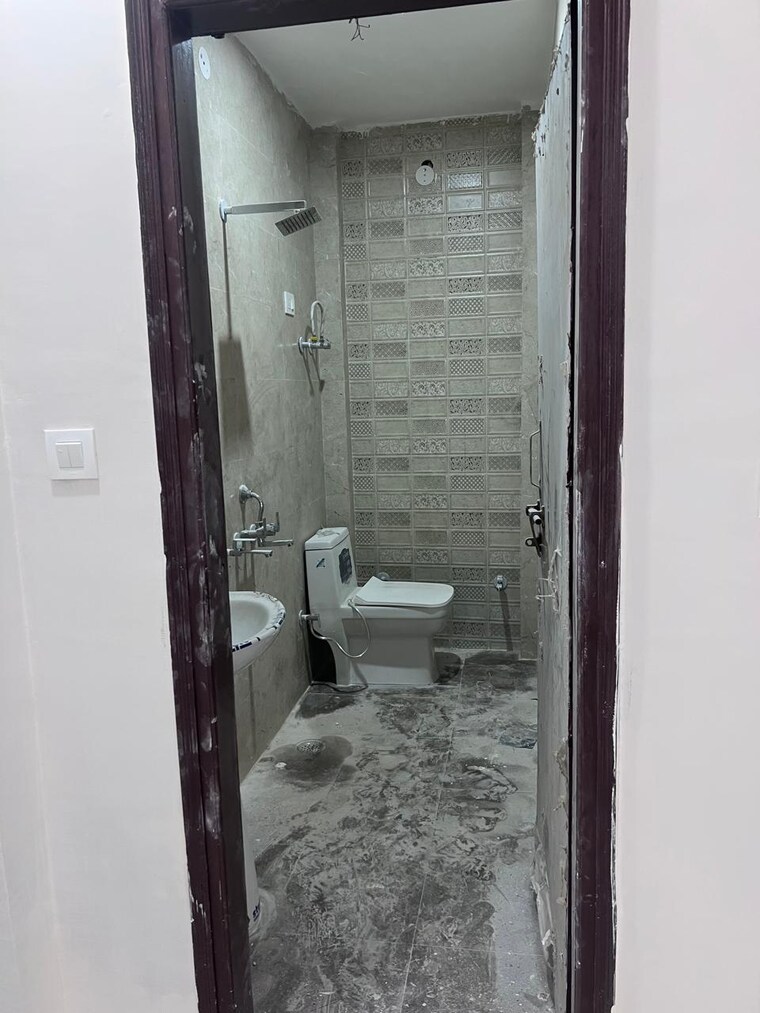 Bathroom, sector 100 2 Bedroom 1420 Sq.Ft. Builder Floor In Sector 100 Noida 9601327