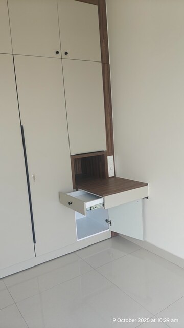 Room in 2 BHK Apartment at Purva Atmosphere, Thanisandra Main Road – for Rent