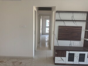 Room in 3 BHK Apartment at Godrej Green Vistas, Mahalunge – for Rent