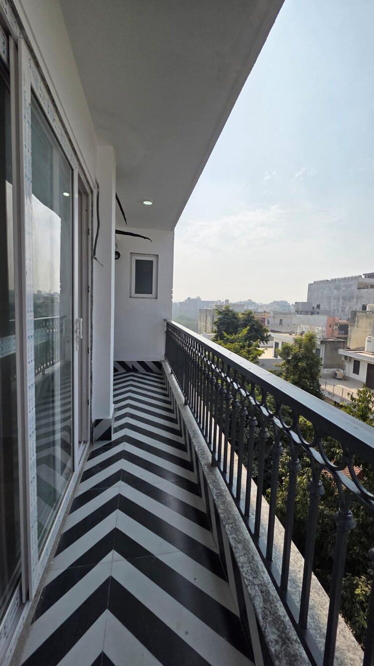 Balcony, saket 3 Bedroom 1500 Sq.Ft. Builder Floor In Saket Delhi 9601396