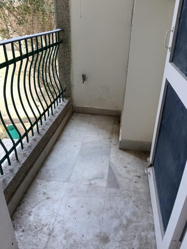 Balcony, awho-sujjan-vihar 3 Bedroom 1500 Sq.Ft. Apartment In Sector 43 Gurgaon 9601393