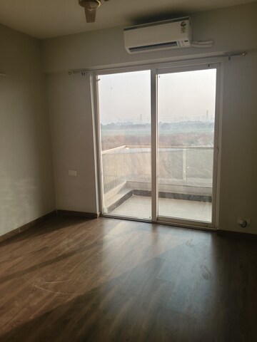 Room in 2 BHK Apartment at Signature Global City, Sector 37d – for Rent