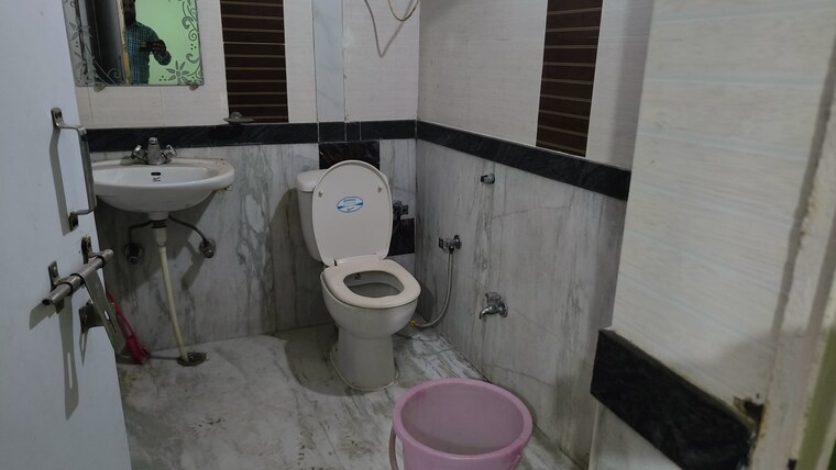 Bathroom, sector 14 dwarka 2 Bedroom 1360 Sq.Ft. Apartment In Sector 14 Dwarka Delhi 9598723
