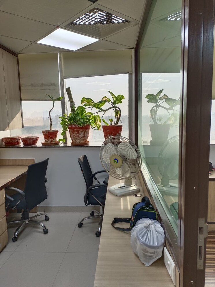 Team Area, janakpuri Commercial Office Space 1800 Sq.Ft. In Janakpuri Delhi 9601612