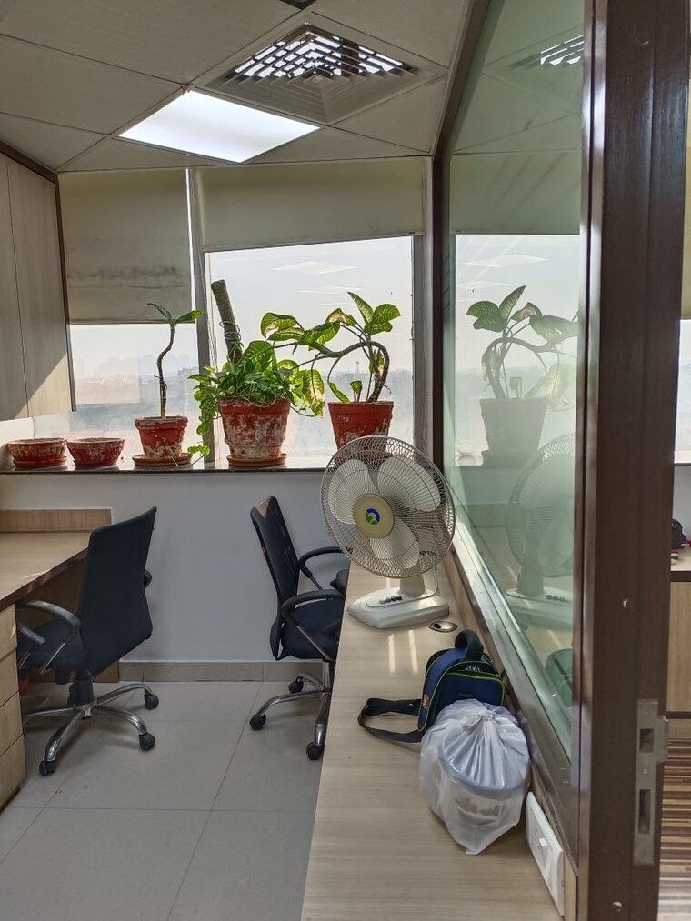 Team Area, janakpuri Commercial Office Space 1800 Sq.Ft. In Janakpuri Delhi 9601612