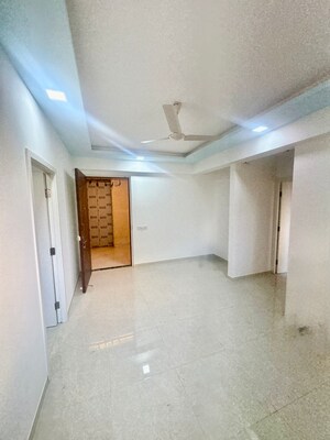 Room in 1 BHK Apartment at Hiranandani Villa Grand, Ghodbunder Road – for Rent