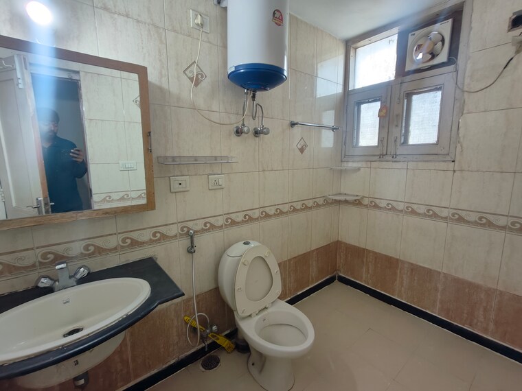 Bathroom, cghs-hewo-apartments 3 Bedroom 1430 Sq.Ft. Apartment In Sector 56 Gurgaon 9601650