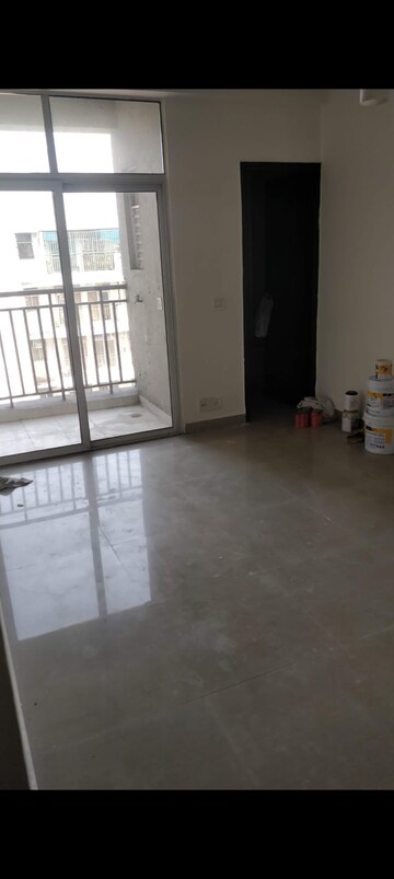 Room in 2 BHK Apartment at Mahagun Mascot, Sain Vihar – for Rent