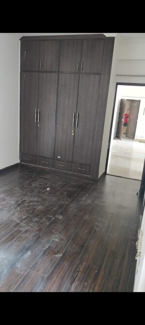 Room in 2 BHK Apartment at Mahagun Mascot, Sain Vihar – for Rent
