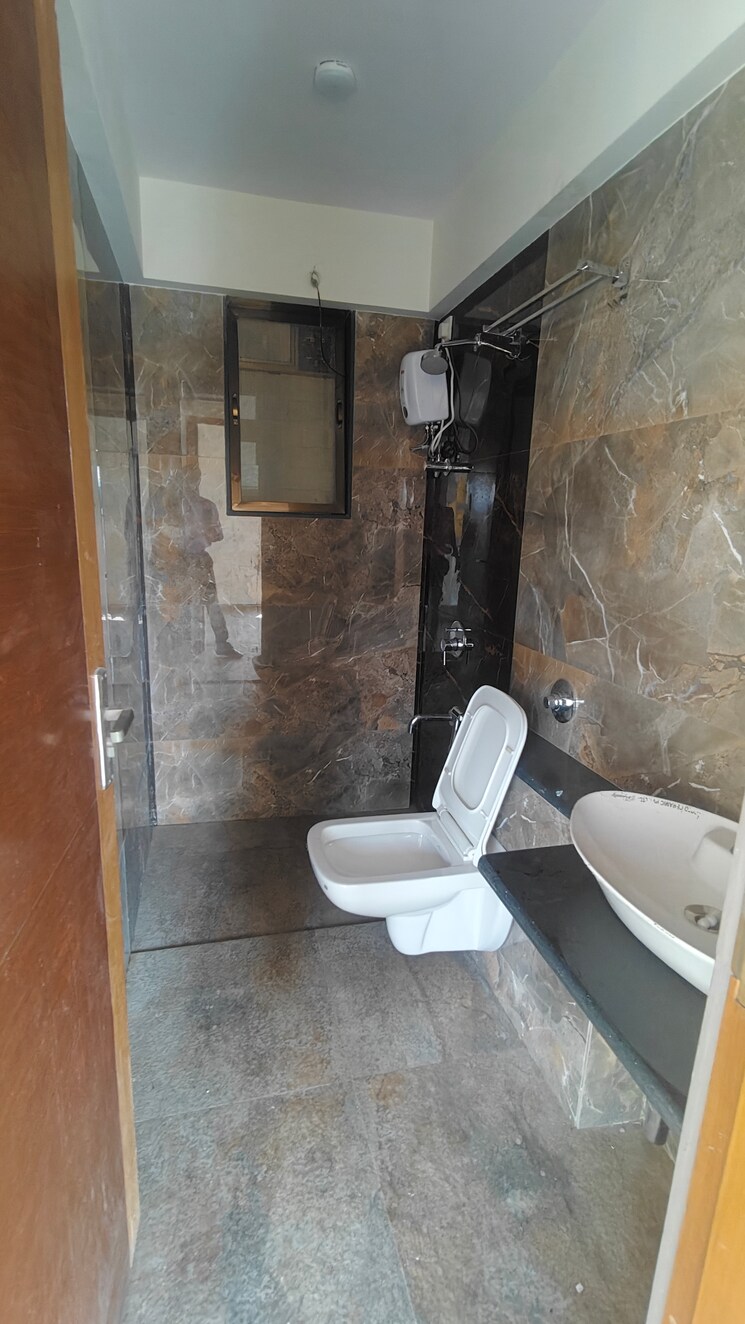 Bathroom, dosti-eastern-bay 2 Bedroom 666 Sq.Ft. Apartment In Wadala Mumbai 9602771