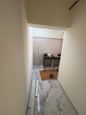 Furnished Amenities in 2 BHK Apartment at Andheri West – for Rent