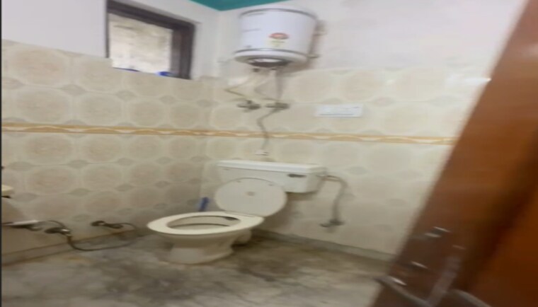 Bathroom, patel nagar 1 Bedroom 320 Sq.Ft. Apartment In Patel Nagar Delhi 9601664