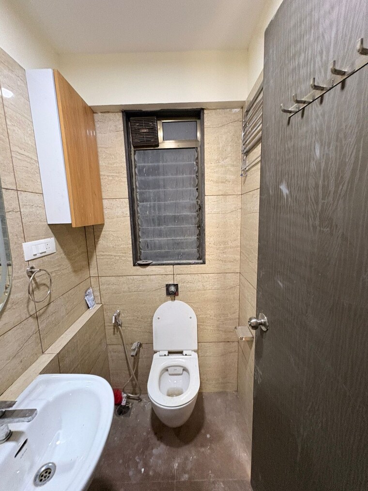 Bathroom, chandak-34-park-estate 2 Bedroom 617 Sq.Ft. Apartment In Goregaon West Mumbai 9601763