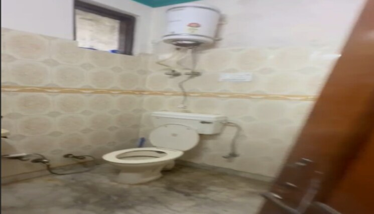 Bathroom, patel nagar 1 Bedroom 350 Sq.Ft. Apartment In Patel Nagar Delhi 9601770