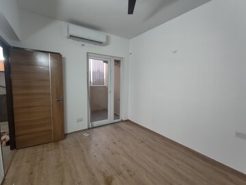 Room in 3 BHK Apartment at Tulip Yellow, Sector 69 – for Rent