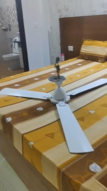 Team Area in 3 BHK Builder Floor at Vasant Kunj Enclave – for Rent