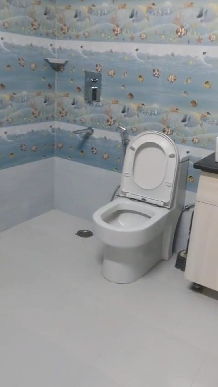 Bathroom, vasant kunj enclave 3 Bedroom 1129 Sq.Ft. Builder Floor In Vasant Kunj Enclave Delhi 9601911