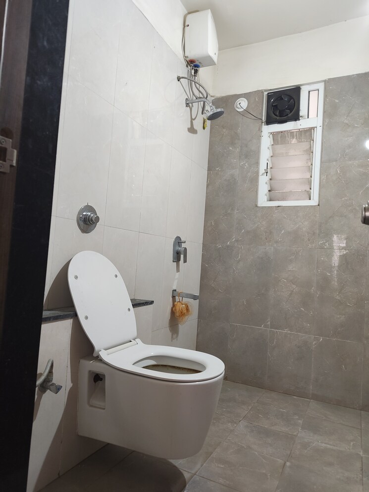 Bathroom, majestique-towers 3 Bedroom 1000 Sq.Ft. Apartment In Kharadi Pune 9602009
