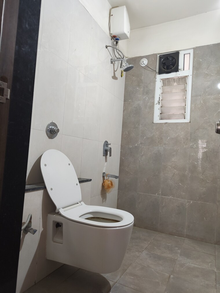 Bathroom, majestique-towers 3 Bedroom 1000 Sq.Ft. Apartment In Kharadi Pune 9602009