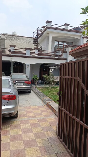 5 BHK Independent House – Exterior View View at Patiala Road - for Sale