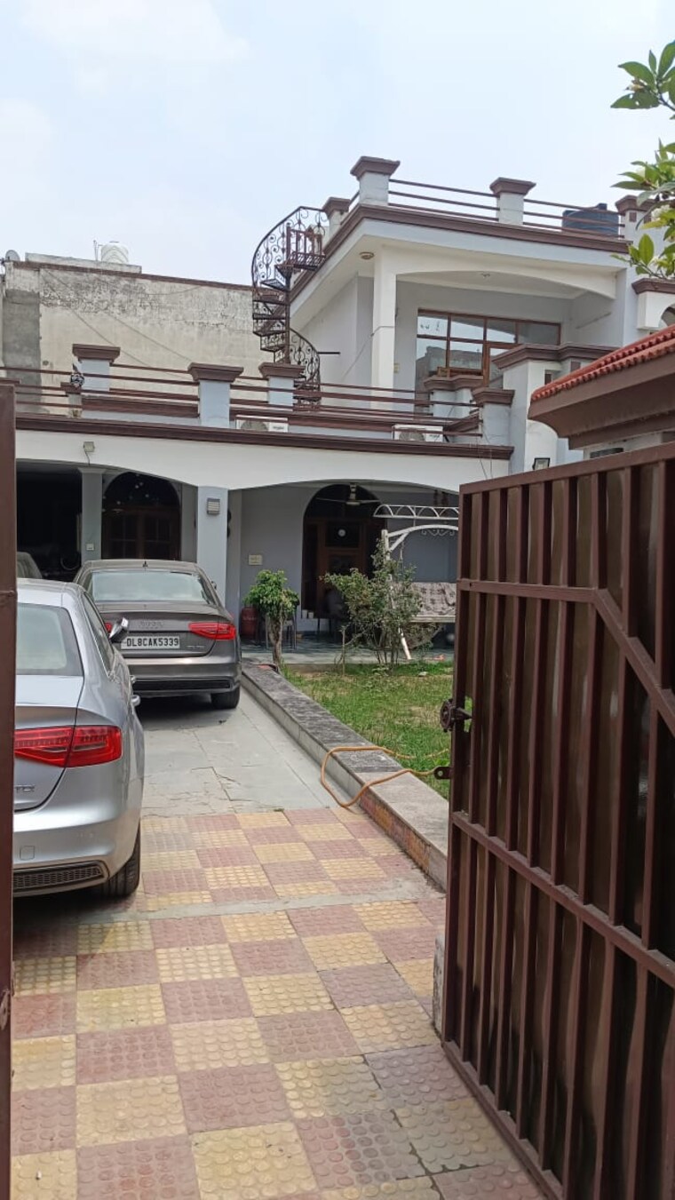 Exterior View, patiala road 5 Bedroom 500 Sq.Yd. Independent House In Patiala Road Zirakpur 9601898