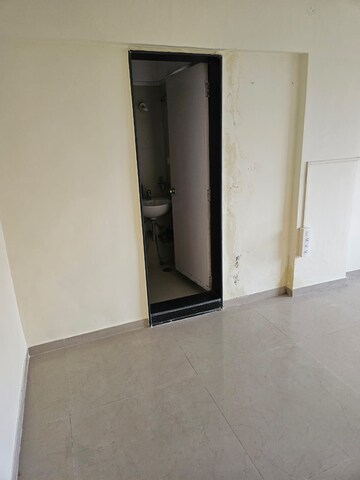 Room in 3.5 BHK Apartment at Siroya Marina, Mazgaon – for Rent