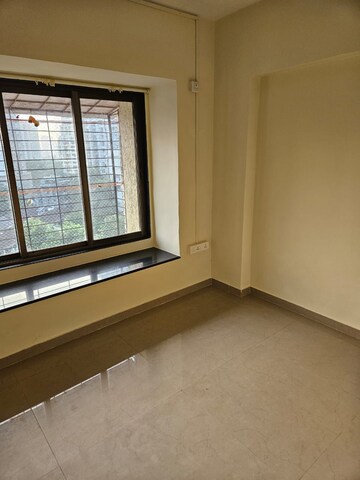Room in 3.5 BHK Apartment at Siroya Marina, Mazgaon – for Rent